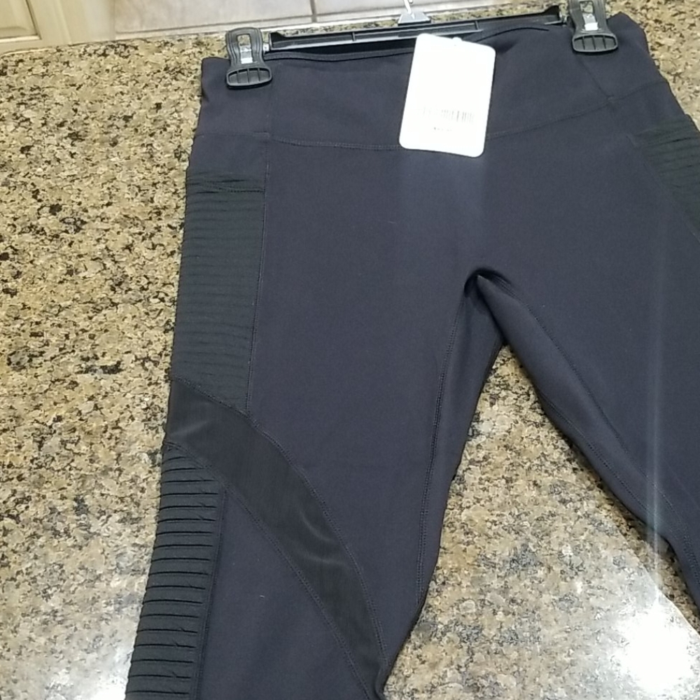 NWT Fabletics Midrise Statement Motion365 Legging - Picture 4 of 9